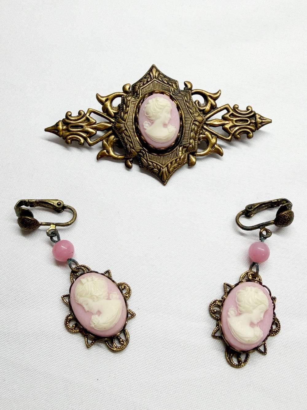 Vintage Pink Cameo Brooch Clip On Earrings